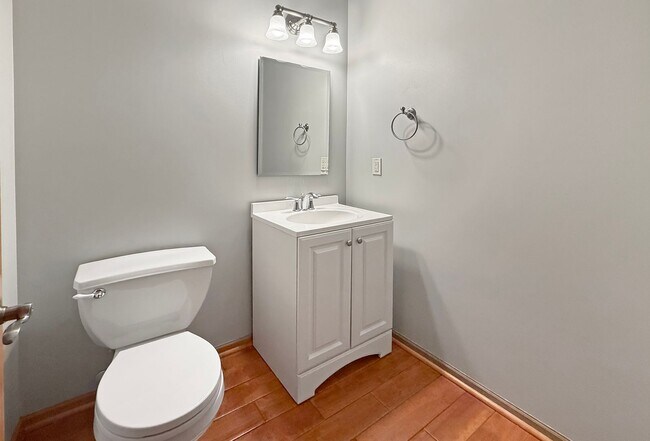 Photo - 815 Newberry Ln