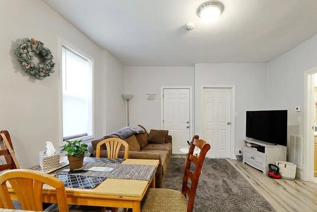 Photo - 592 Broad St