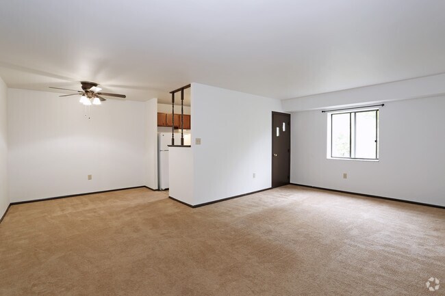 2BR, 1BA - 944 SF