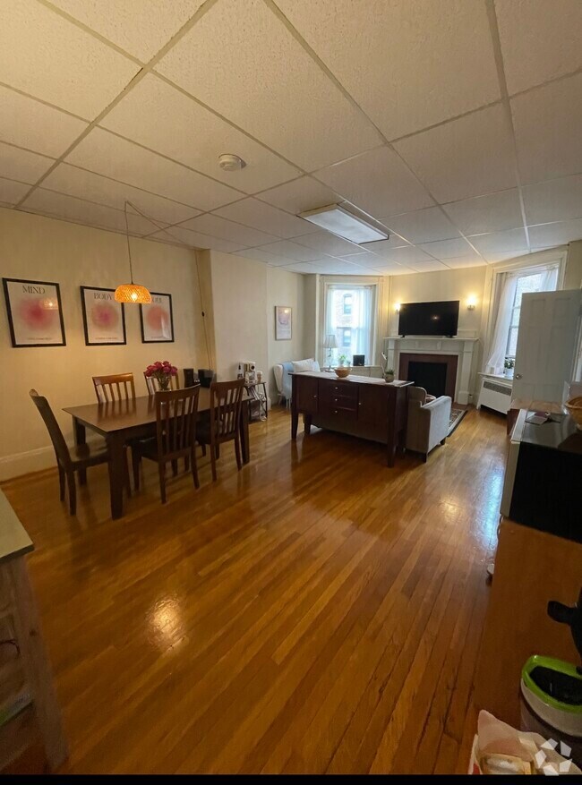 Building Photo - 910 Beacon St Unit 3 Rental