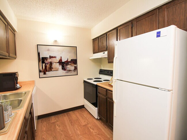 Lots of Cabinet Space! - Ridge Oaks