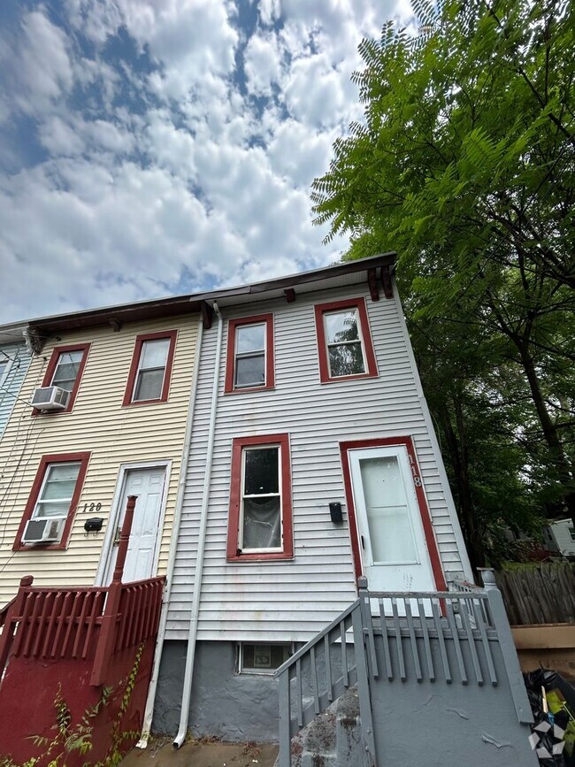 Building Photo - Cozy Rental