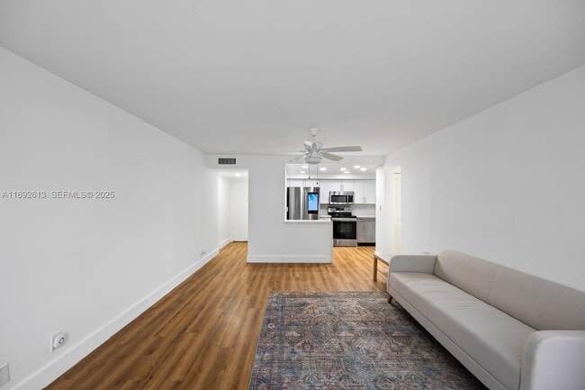 Photo - 1440 Brickell Bay Dr