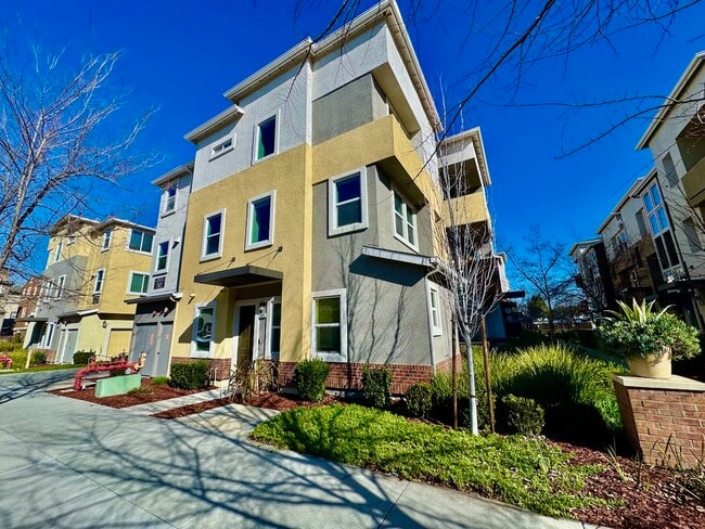 Photo - 1032 Giacomo Ln