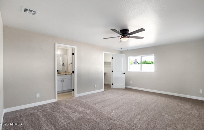 Building Photo - 4402 E Mitchell Dr