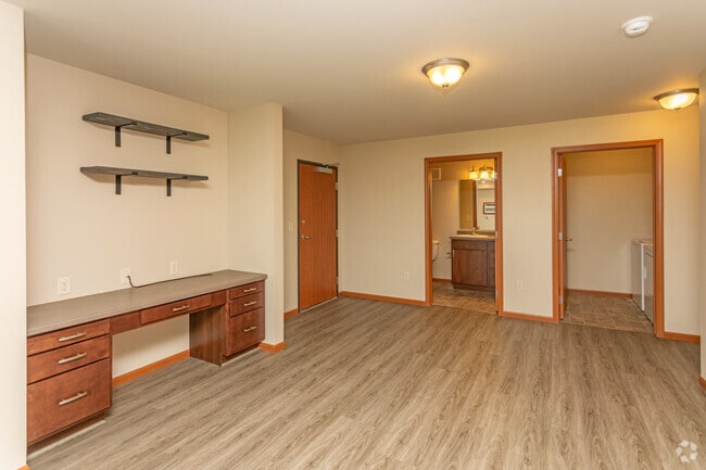 2BR, 2BA - 1,215SF