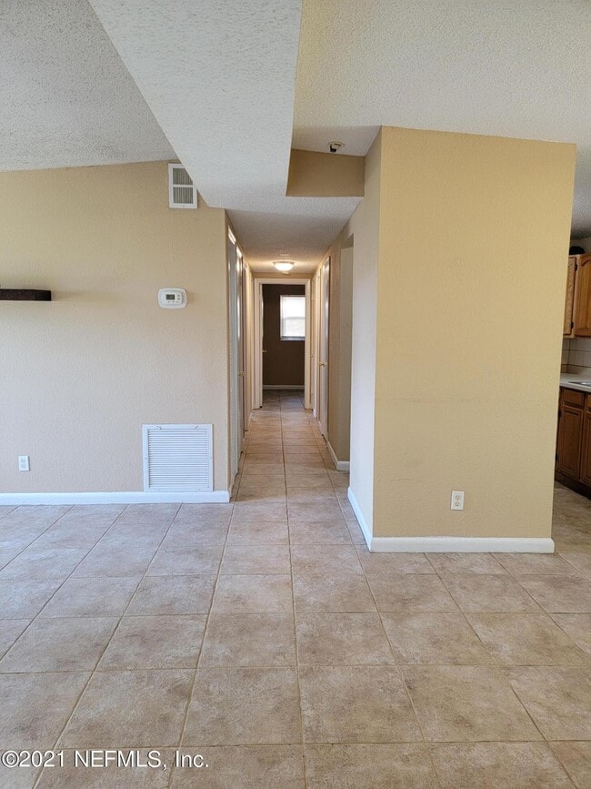 Photo - 115 Saratoga Cir S