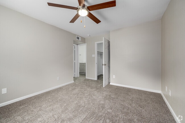 1BR, 1BA - 683SF - Bedroom