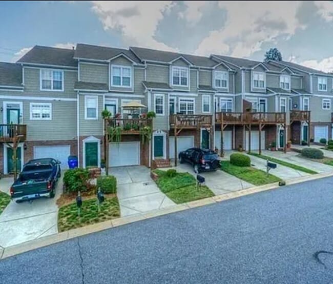 Building Photo - 107 Forest Ridge Rd