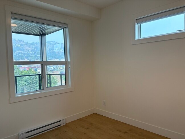 1036 Coronation Ave Unit 307