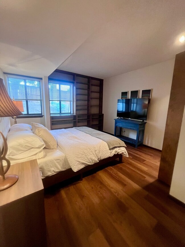 5200 Villa View Dr