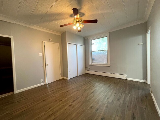 Photo - Bright Strawberry Mansion Apartment Close ... Unit Apt 1