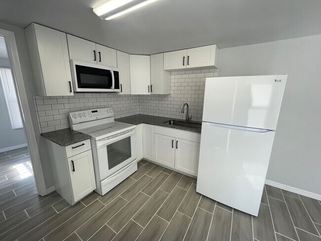 Photo - Fully Renovated 2Bed/1Bath Mobile Home for Rent! Bradenton, FL