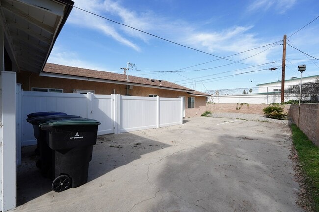 Photo - 3627 Harding St Unidad 3