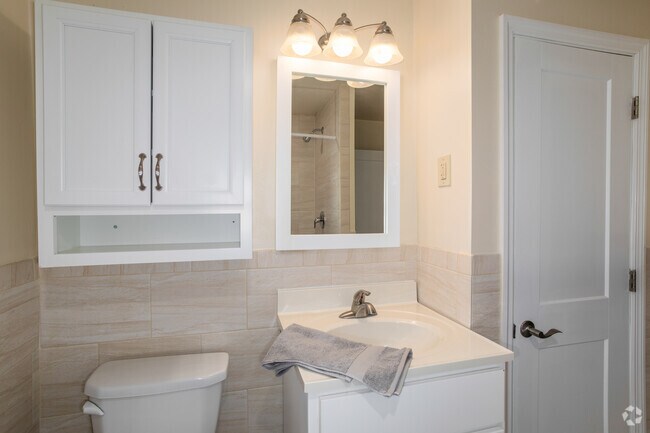 1BR, 1BA - 616SF - Bathroom