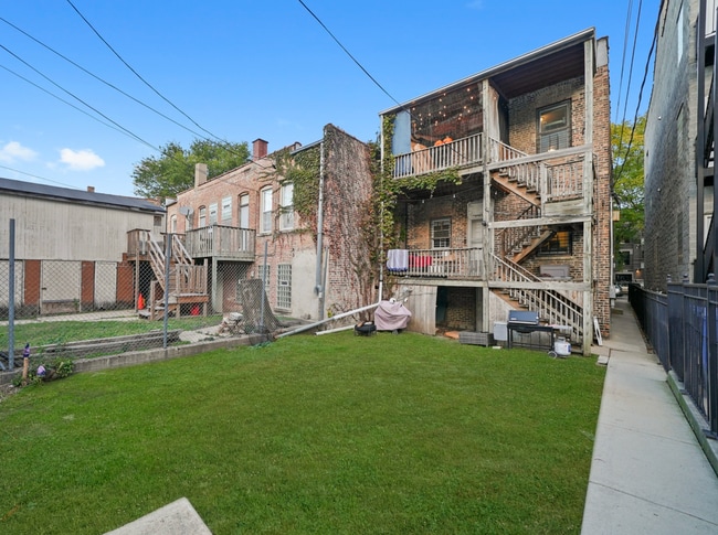 Back yard and deck - 1508 N Artesian Ave Unit 1R