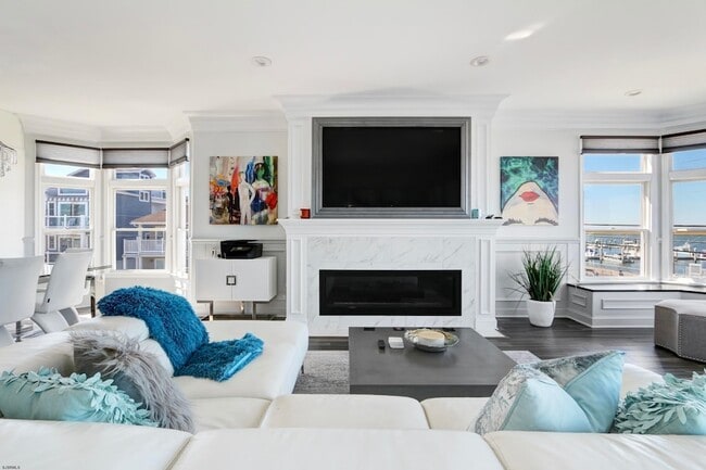 Photo - 9416 Amherst Ave