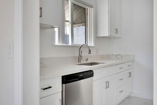 Photo - 1417 S Holt Luxury Investments LLC