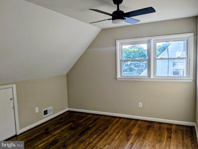 Photo - 4707 Mangum Rd