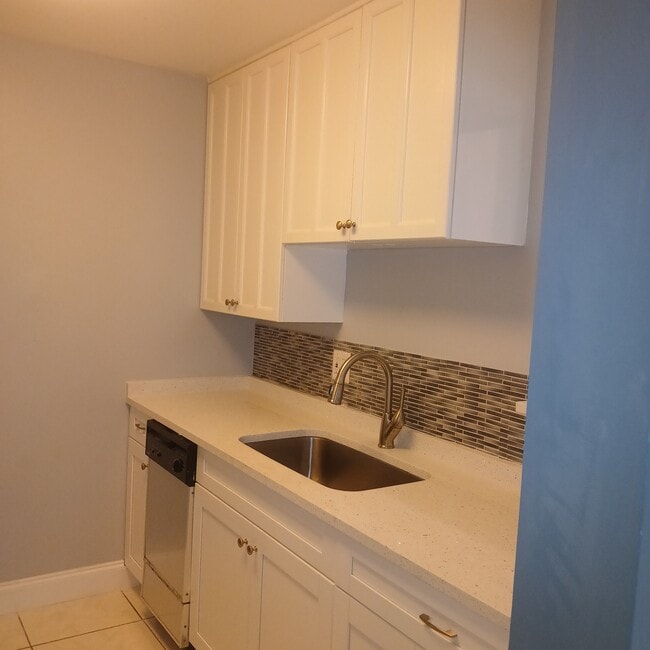 350 79th Ave N Unit Gateway By The Bay
