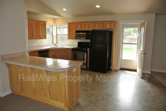 Photo - 1028 NW Spruce Ave