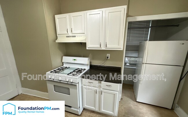 Photo - 1758 Lawrence Ave