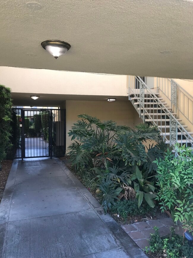 Photo - 1148 W Huntington Dr Unit 6