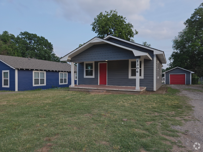 Building Photo - 1306 W Walnut Ave Rental