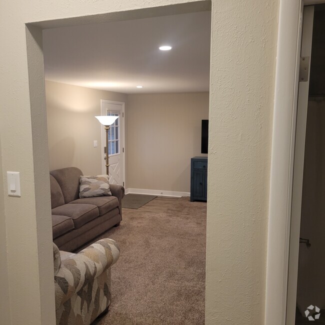 Building Photo - 512 S River Rd Rental