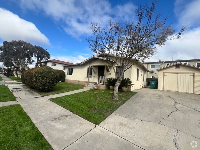 Building Photo - 3 Bedroom, 2 Bathroom Home in Normal Heights