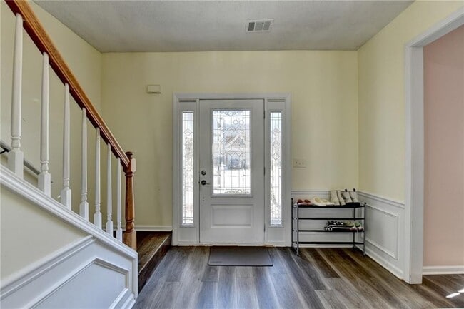 Photo - 435 Leasingham Way