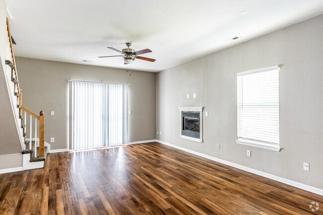 3BR, 2.5BA - 1400SF