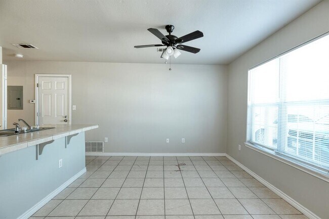 Photo - 107 Castleberry Ct Unidad B