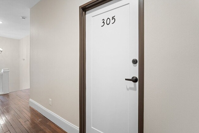 Photo - 702 20th St Unit 305