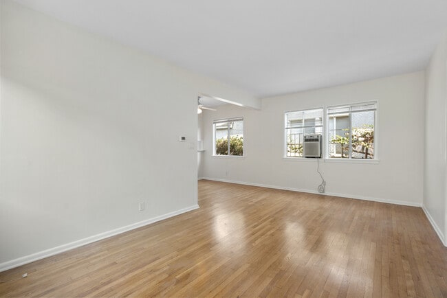 Photo - 4820 Inglewood Blvd Unit Back