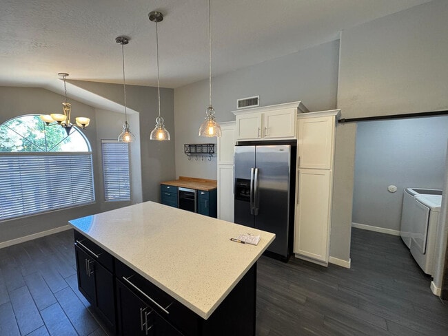 Photo - 24 S Willow Creek St