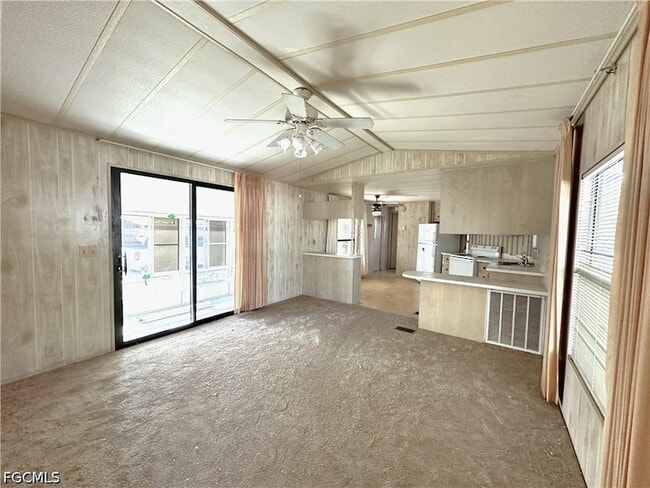 Photo - 280 Flame Ln