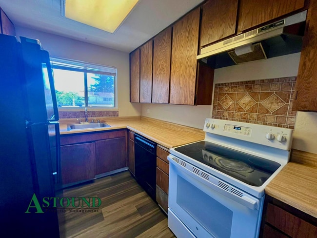 Photo - 1790 Ellis St