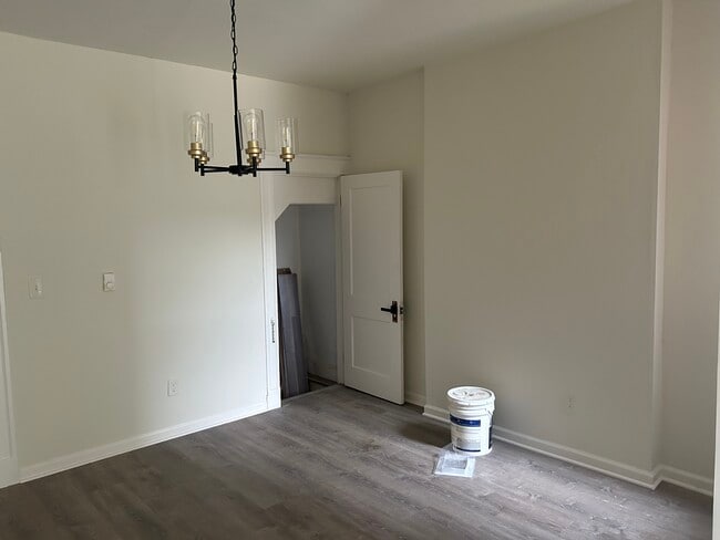 Photo - 2810 Winchester St