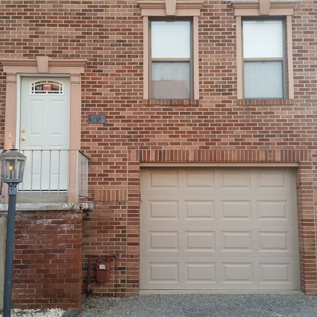 Photo - 548 W New Castle St Townhome