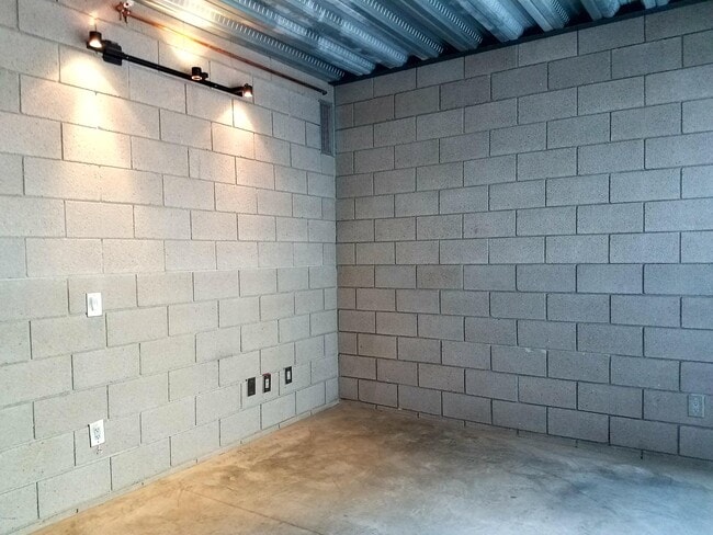 Photo - 525 E Willetta St