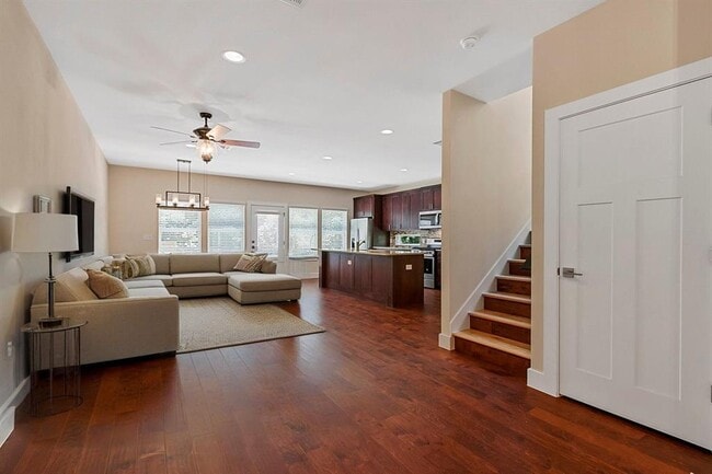 Building Photo - 3306 Denver Ave Unit B