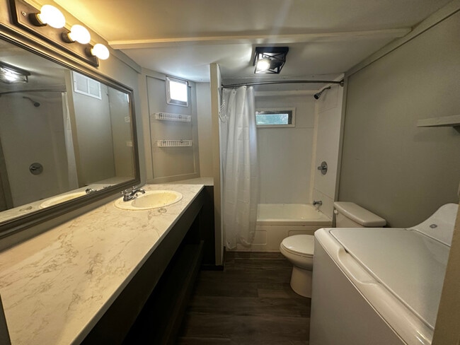 Photo - 962 NY-29A