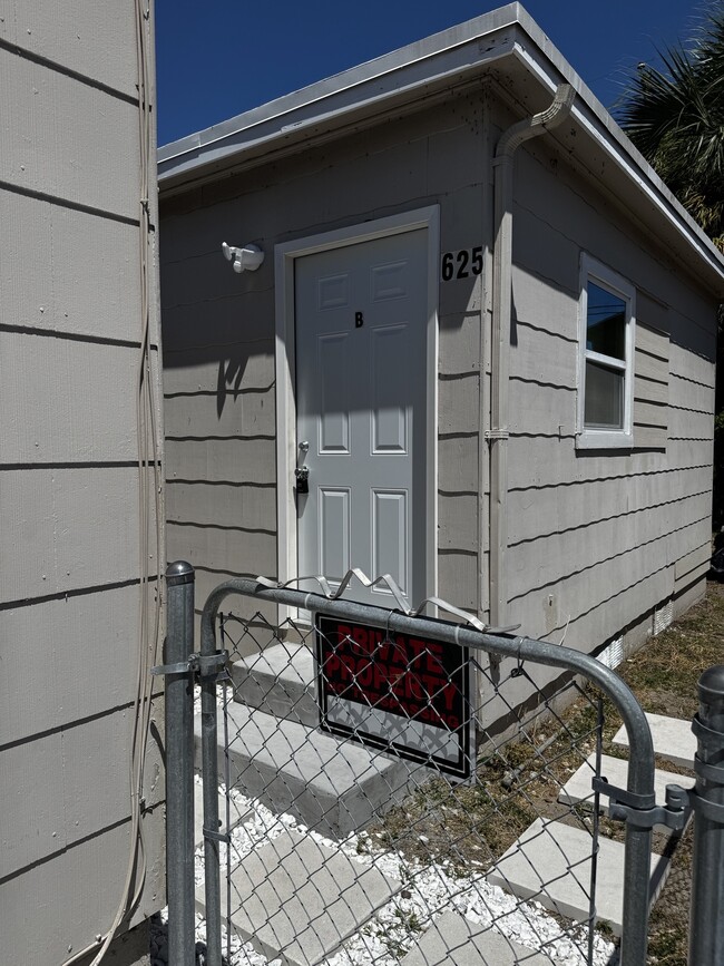 Building Photo - 625 54th St Unit B Rental