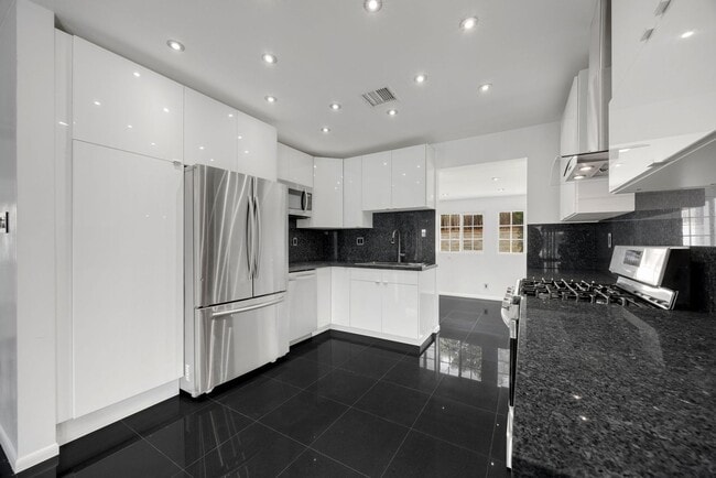 Photo - Adorable 2 Bed / 1 Bath