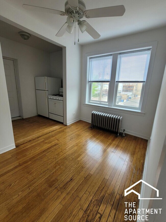 Photo - 4935 N Whipple St Unidad 3E