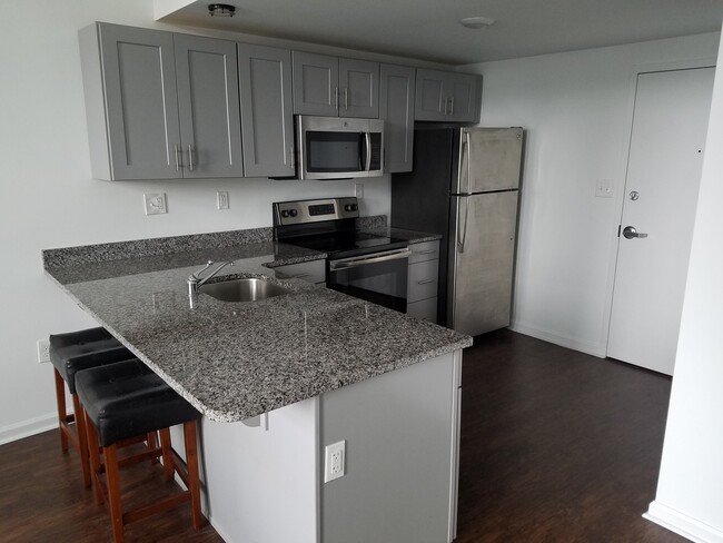 Building Photo - 2231 Bryn Mawr Ave Unit 4 Rental