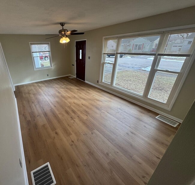 Photo - 507 Maplewood Dr