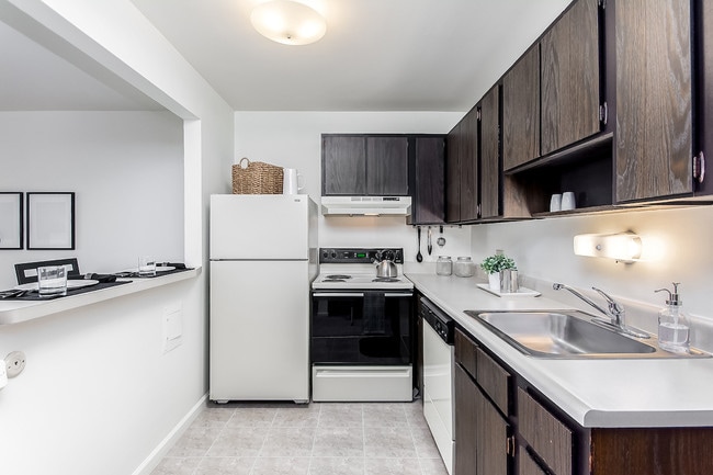 Photo - Colony Club Apartments