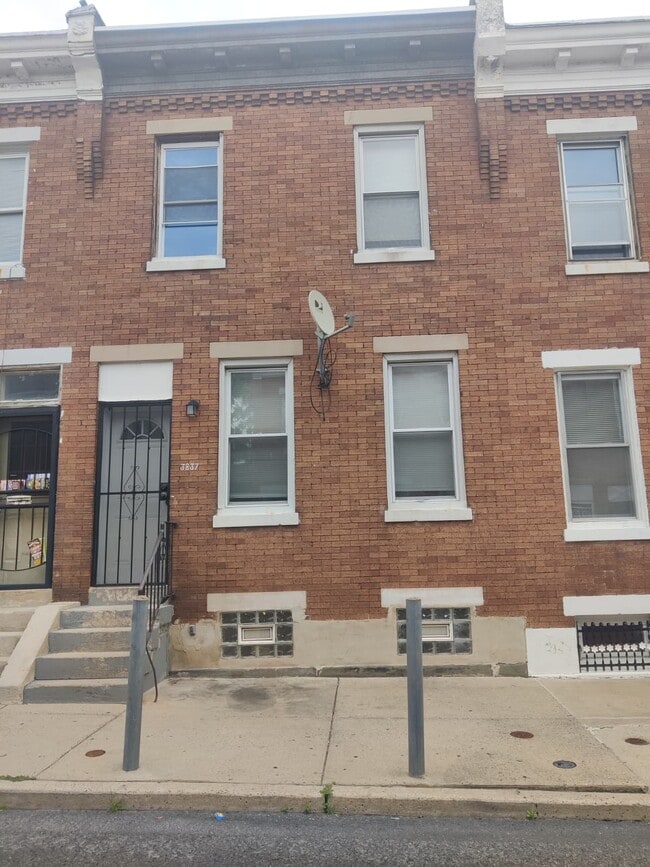 Building Photo - 3837 N Darien St